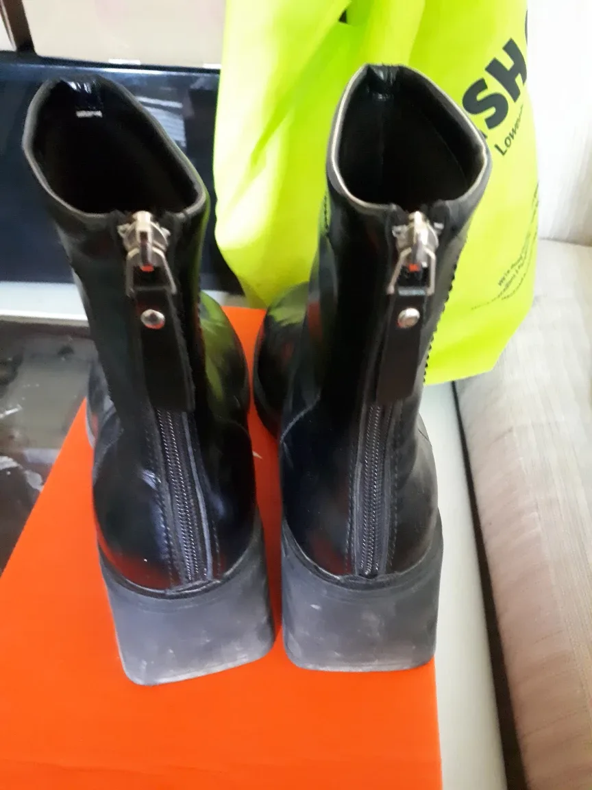 Black Ankle Platform Boots image indicator(3)