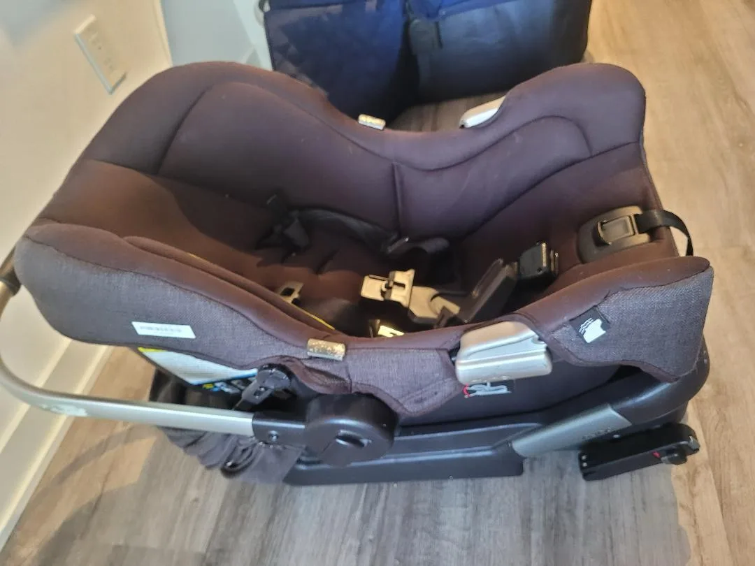 Infant Car Seat - Black image indicator(2)