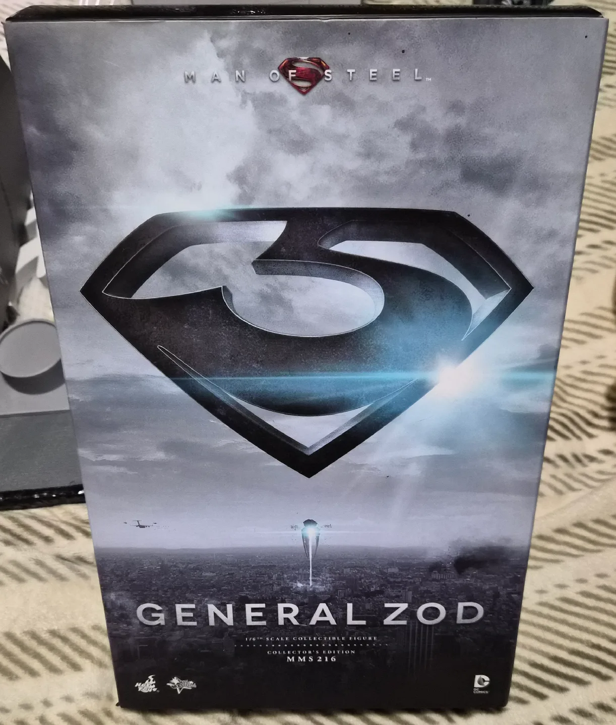 Hot Toys Man of Steel General Zod 1/6 Scale Figure thumbnail