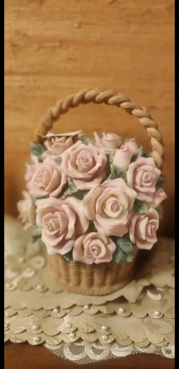 Rose Basket Floral Arrangement thumbnail