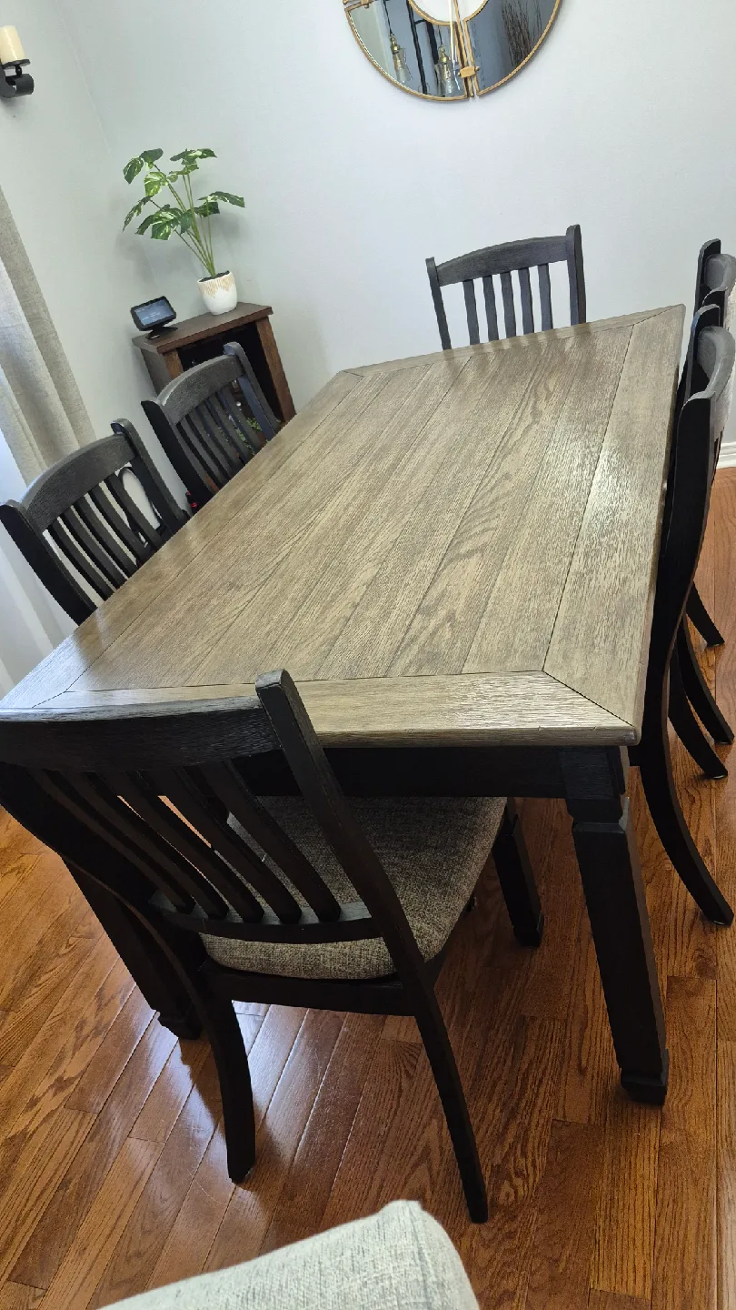 Ashley furniture Dining Table with 6 Chairs EUC thumbnail
