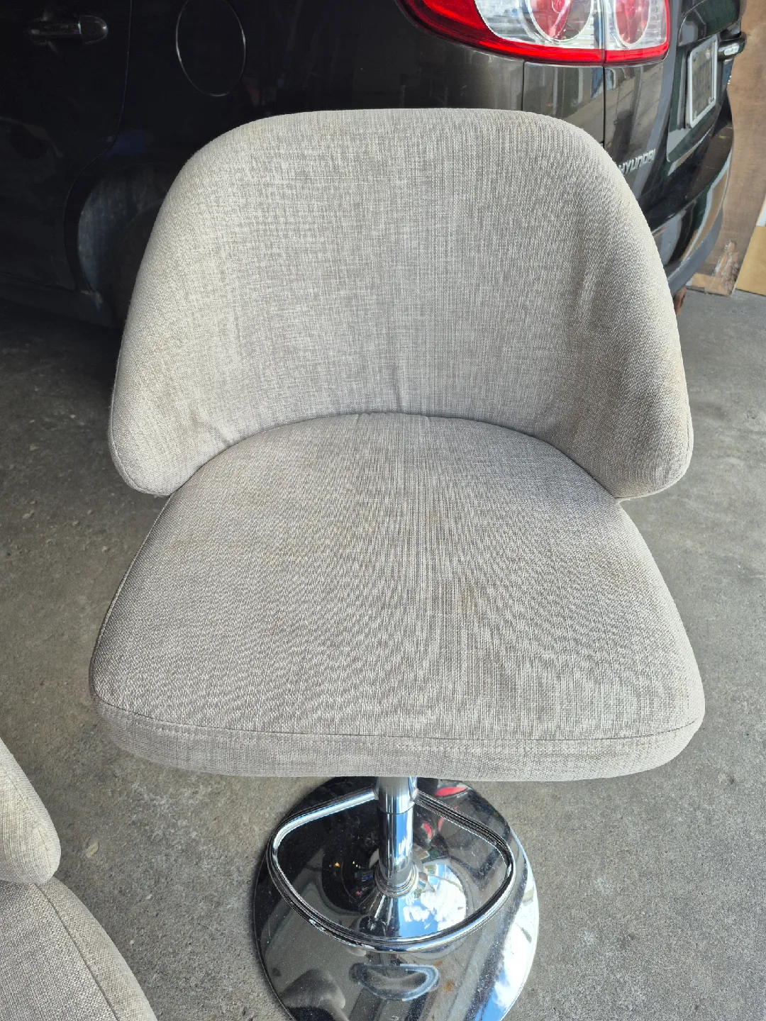 Set of 2 Swivel Bar Stools image indicator(3)