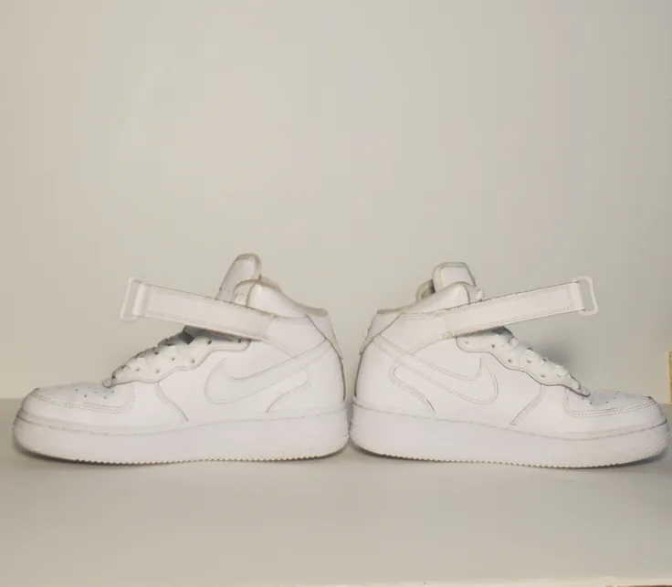 Kids Nike Air Force 1 Mid LE Triple White GS DH2933-111 Size 5Y image indicator(10)