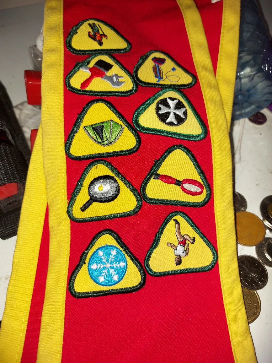 Scouts Canada Neckerchief with Badges thumbnail