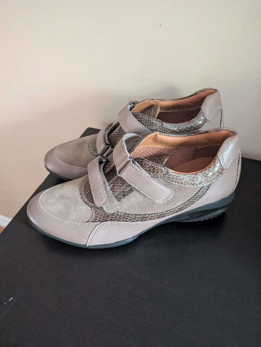 Brand New Geox Women's Leather Shoes/Sneakers 🥕 thumbnail