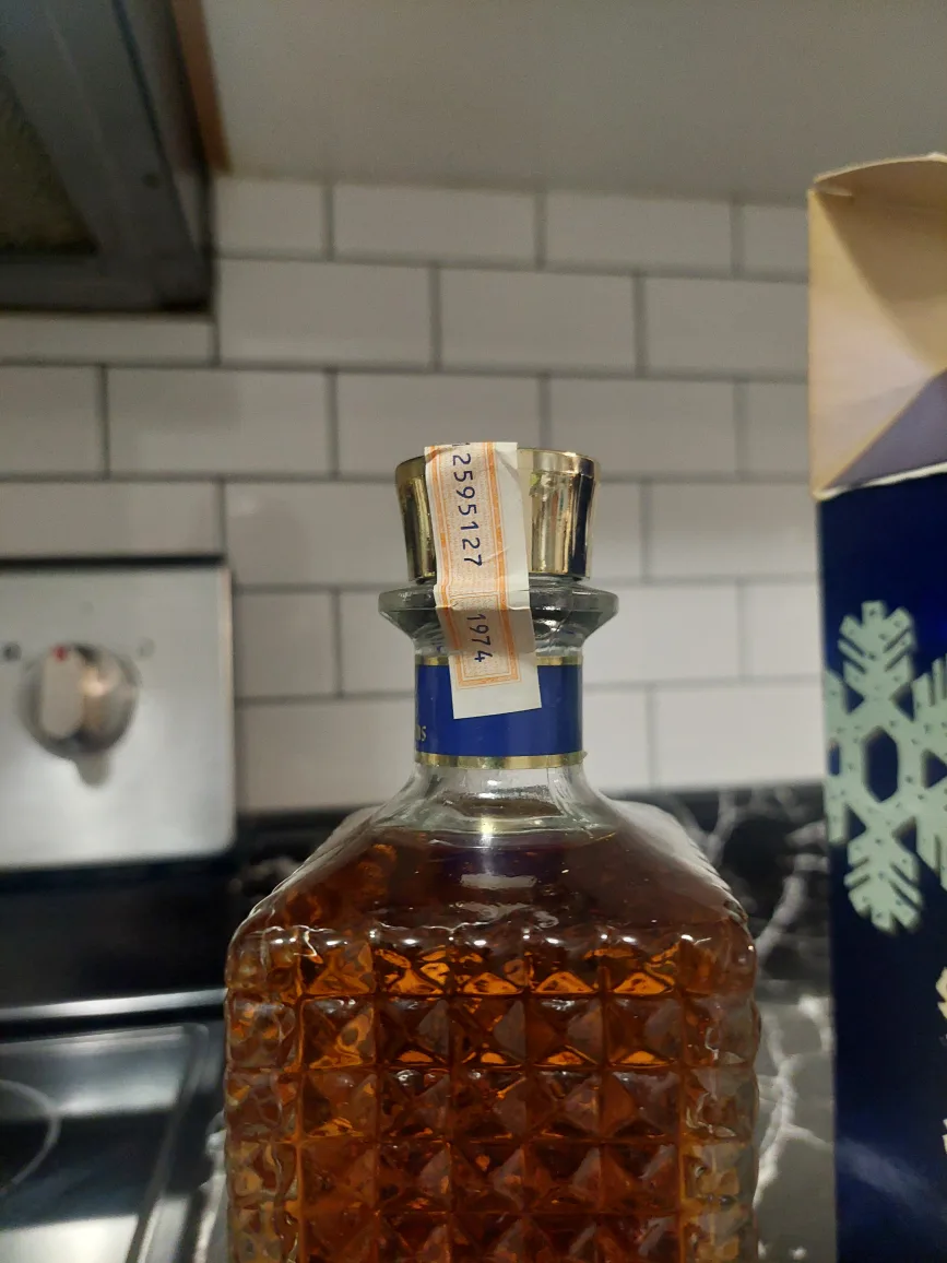 Adams Antique 12 Years Canadian Whisky image indicator(3)