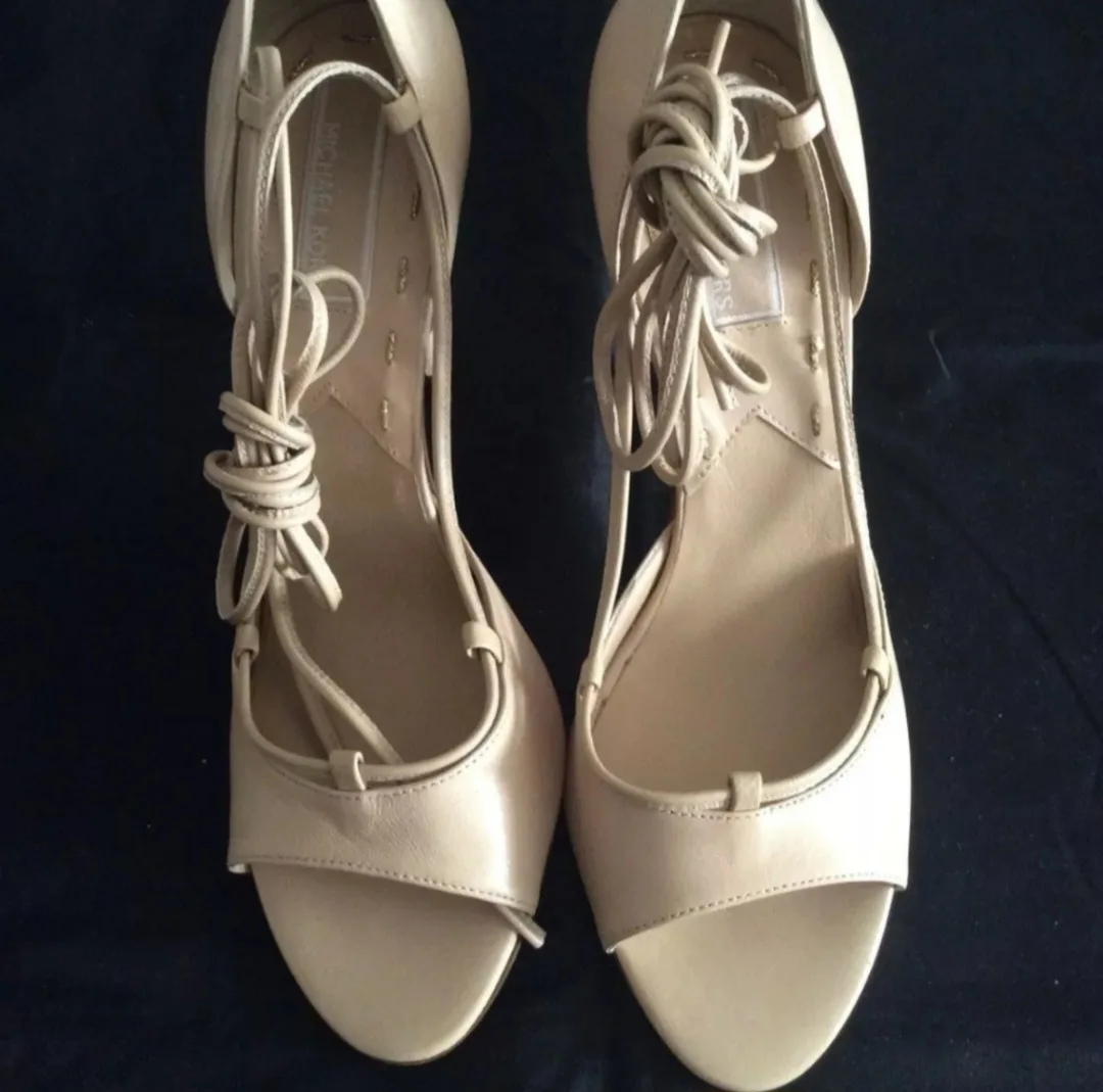 Michael Kors Heels - Size 7 image indicator(2)
