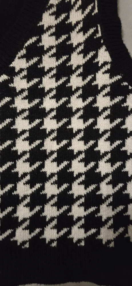 Womens Houndstooth Sweater Vest! - Size L image indicator(3)