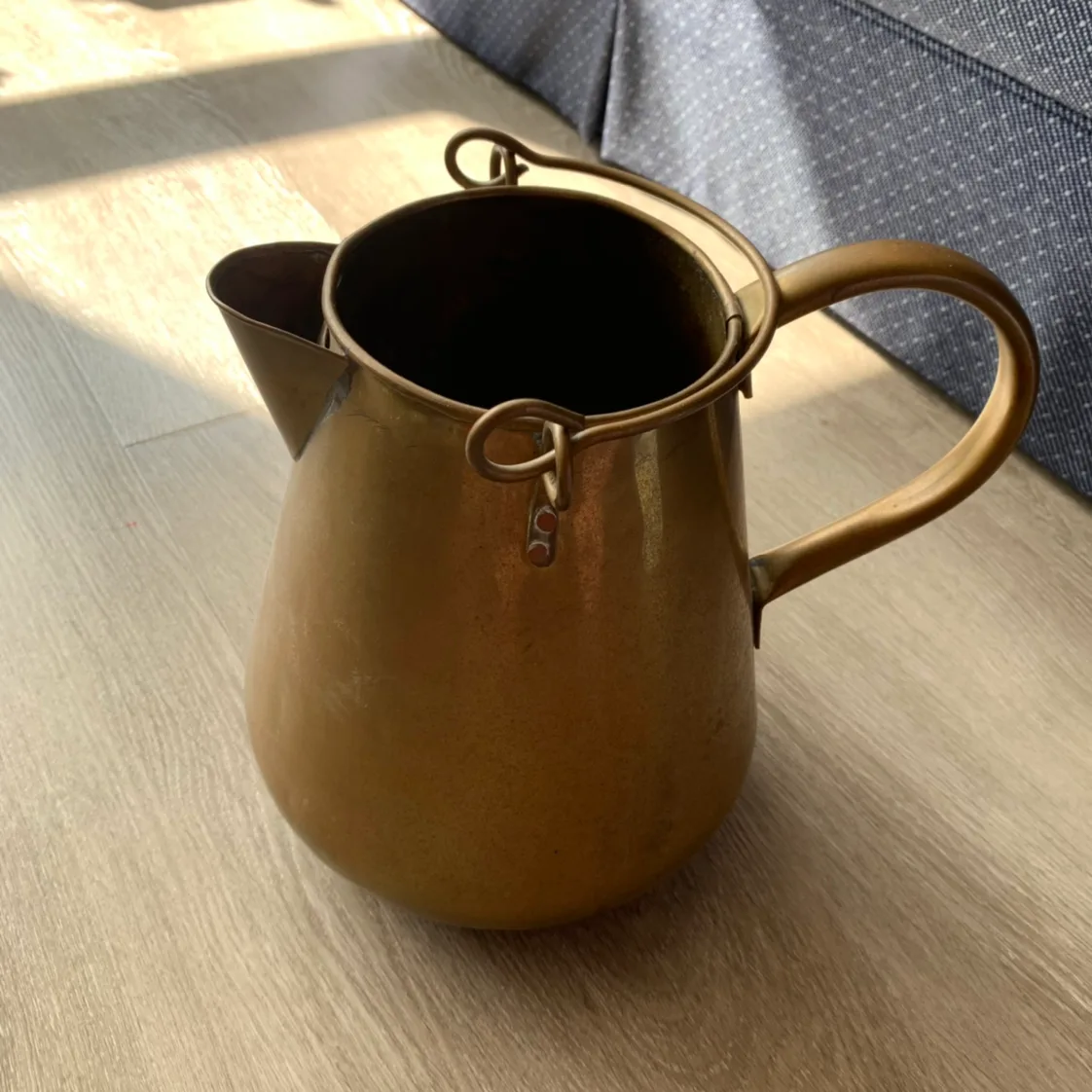 Antique water jug image indicator(2)