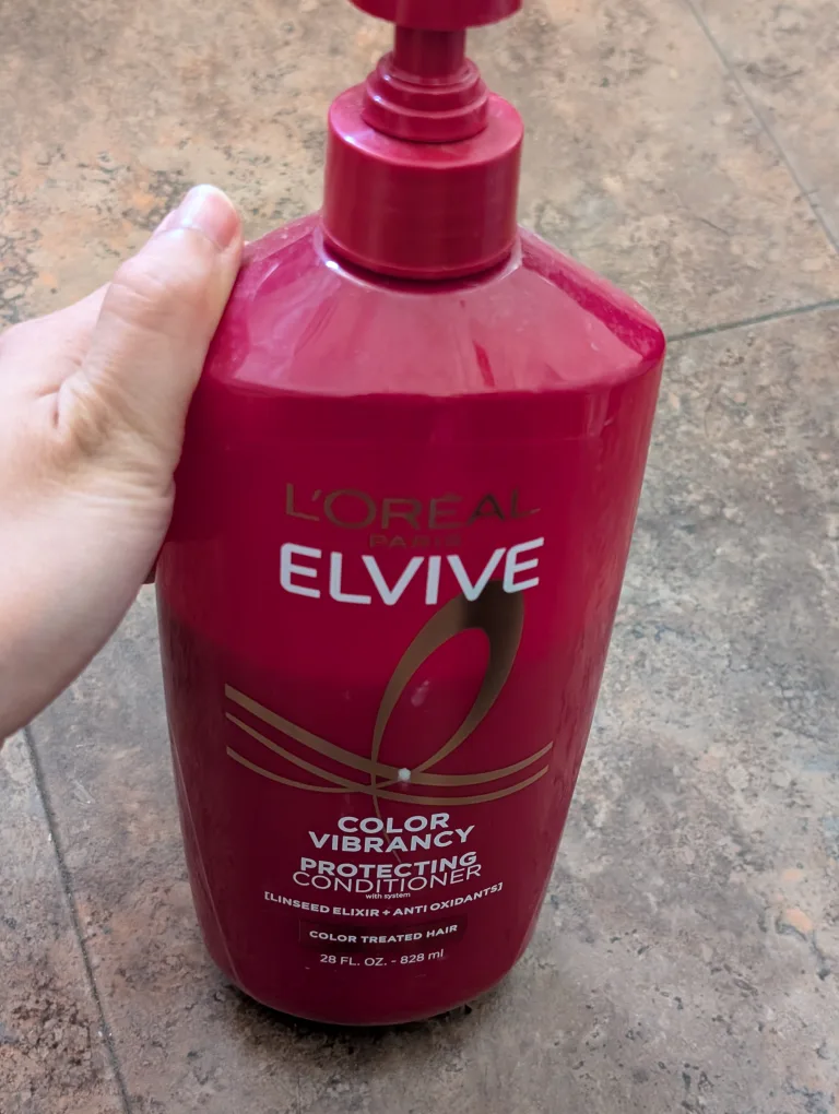 L'Oreal Elvive Color Vibrancy Protecting Conditioner left 3/4 thumbnail