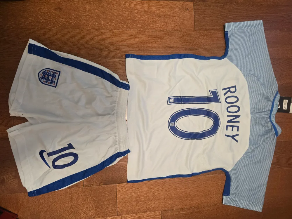 Nike England Rooney #10 Soccer Jersey & Shorts Set image indicator(4)