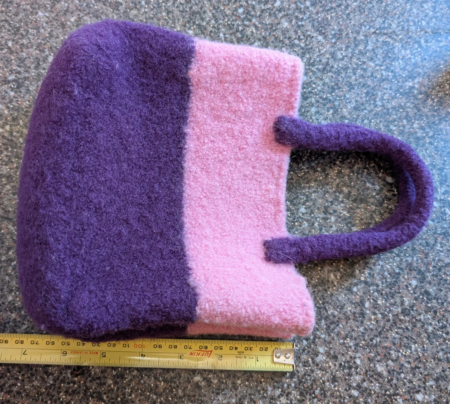 Handmade woolen handbag image indicator(2)