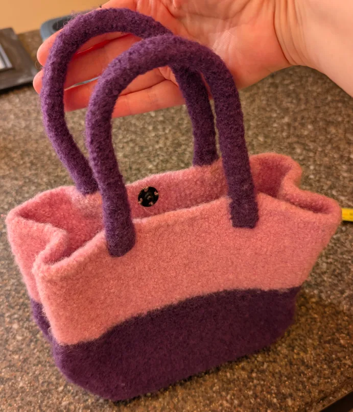 Handmade woolen handbag image indicator(3)