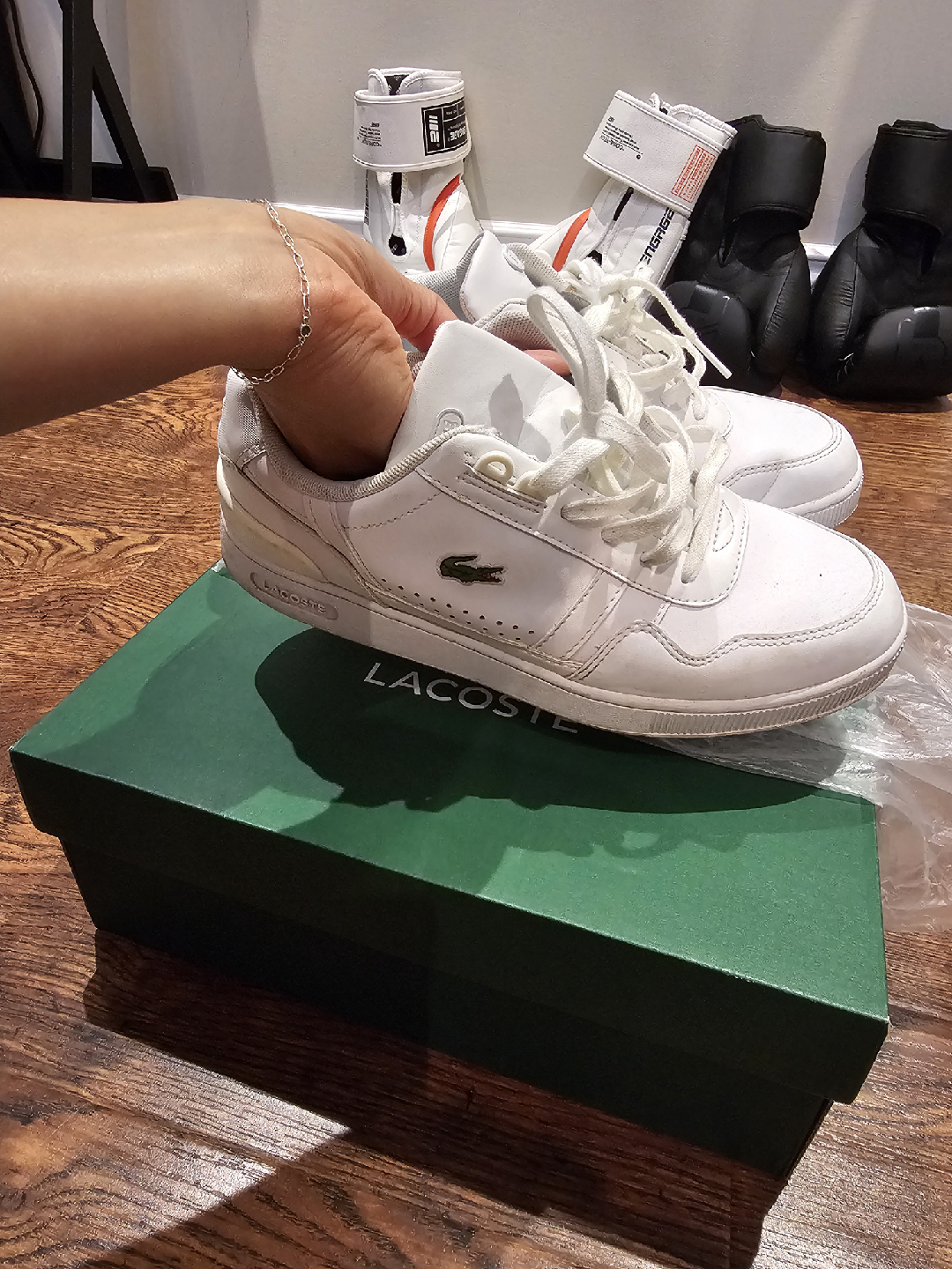 Lacoste t clip set sneakers lacoste shoes US 7 MEN  us 8.5 women