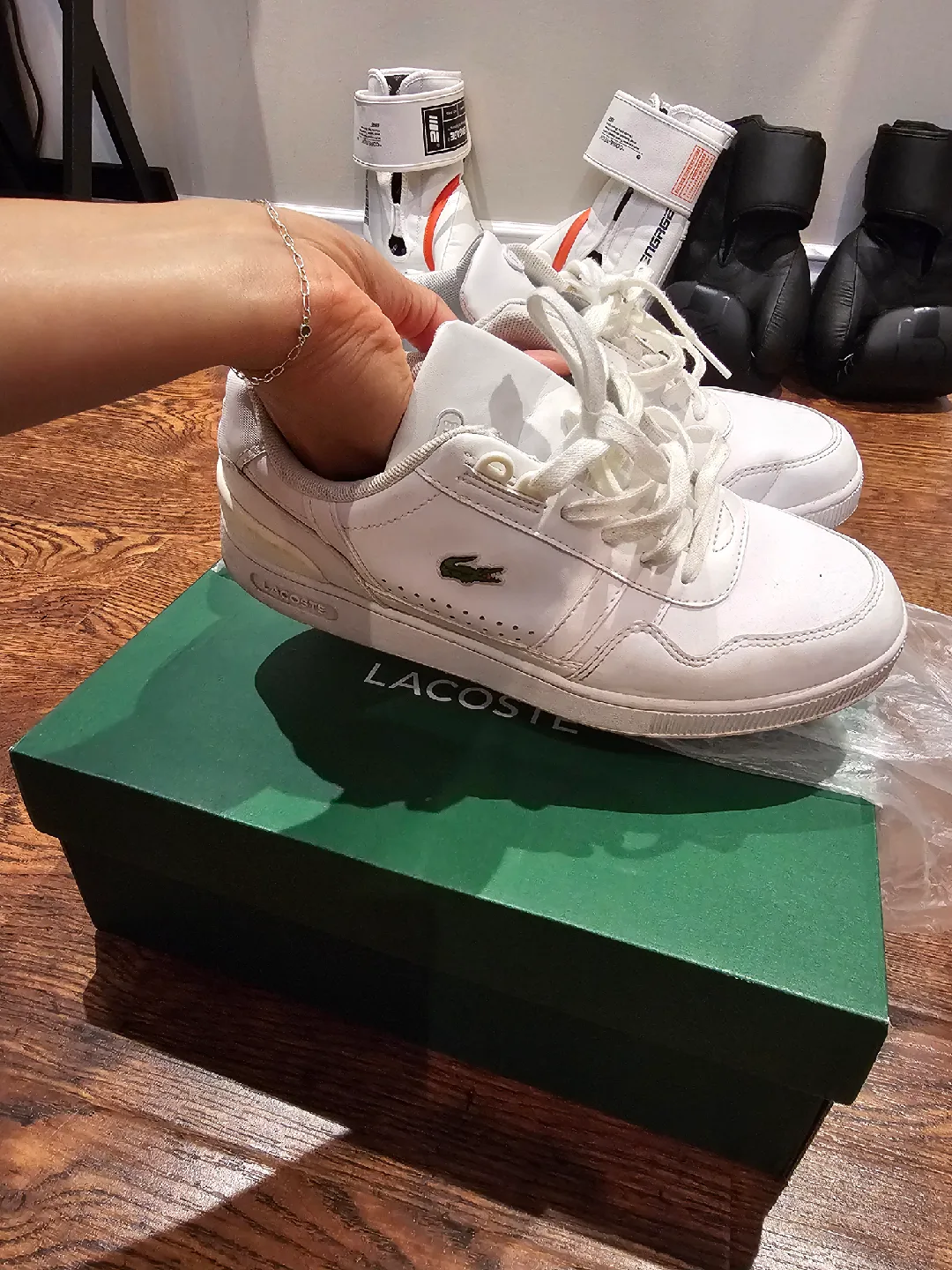 Lacoste t clip set sneakers lacoste shoes US 7 MEN  us 8.5 women