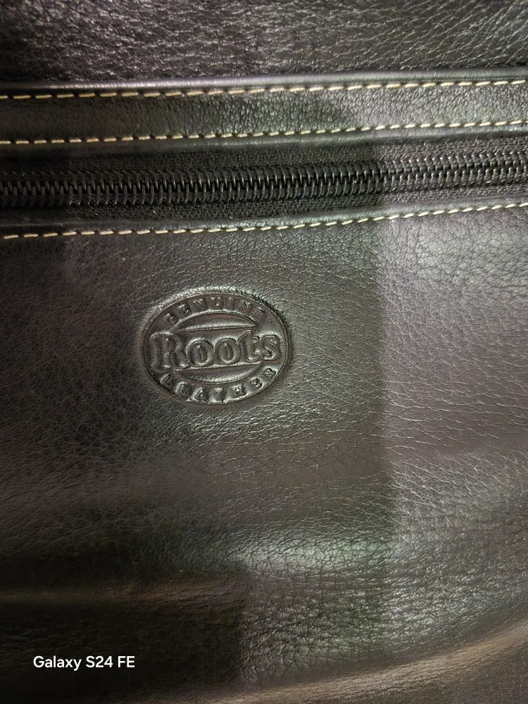 Black large leather  Roots wallet image indicator(2)