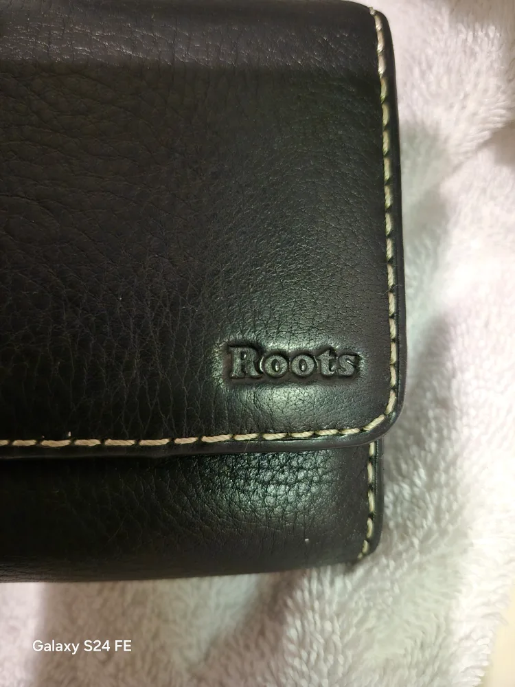 Black large leather  Roots wallet image indicator(3)