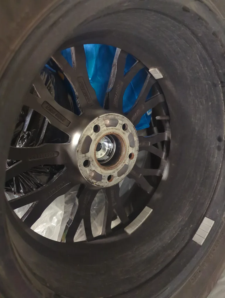 Bridgestone Blizzak WS90 225/65R17 Winter Tires on DRW Rims image indicator(7)