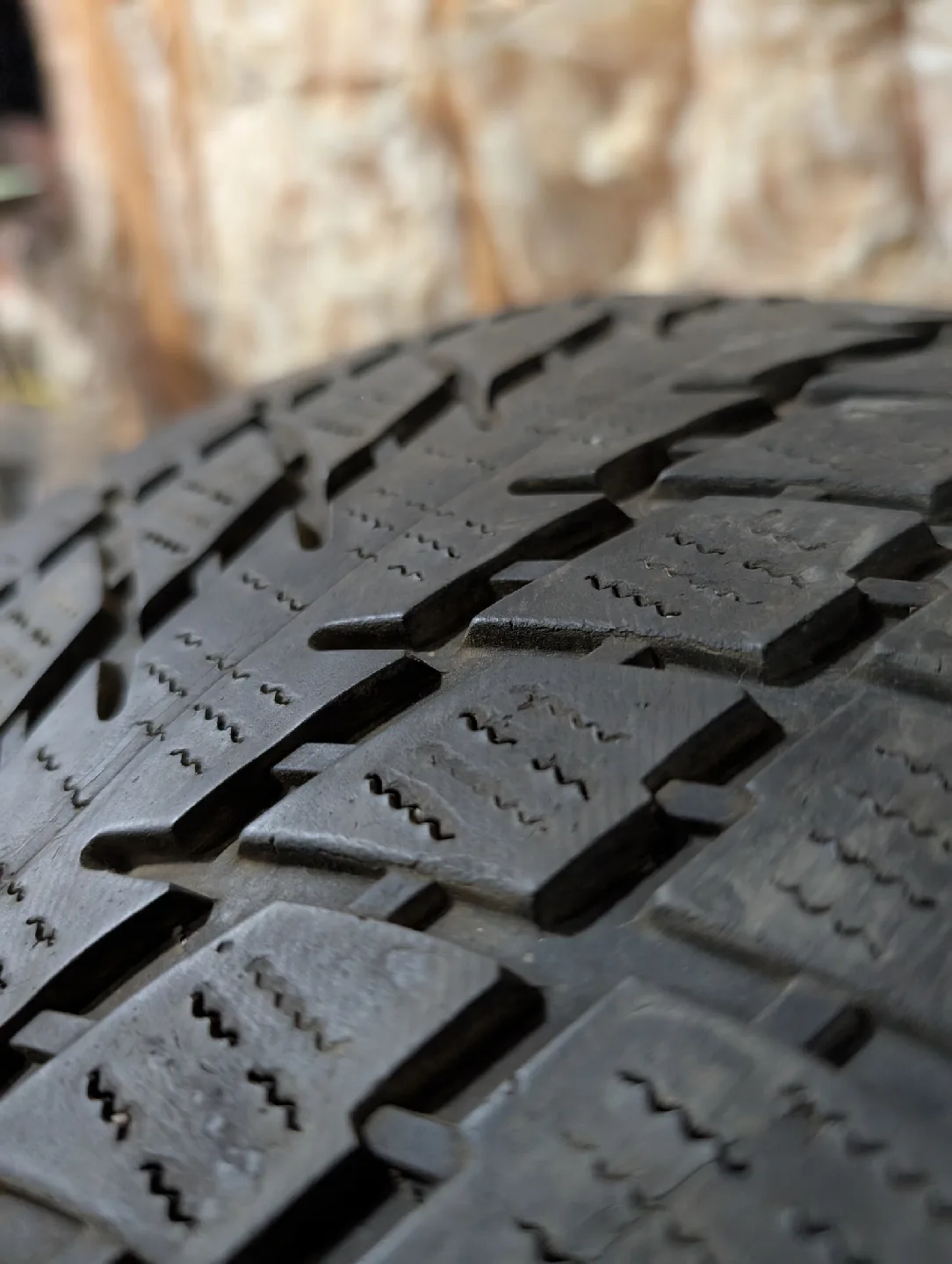 (1)-225/40R18 Radar Dimax Ice Tire thumbnail