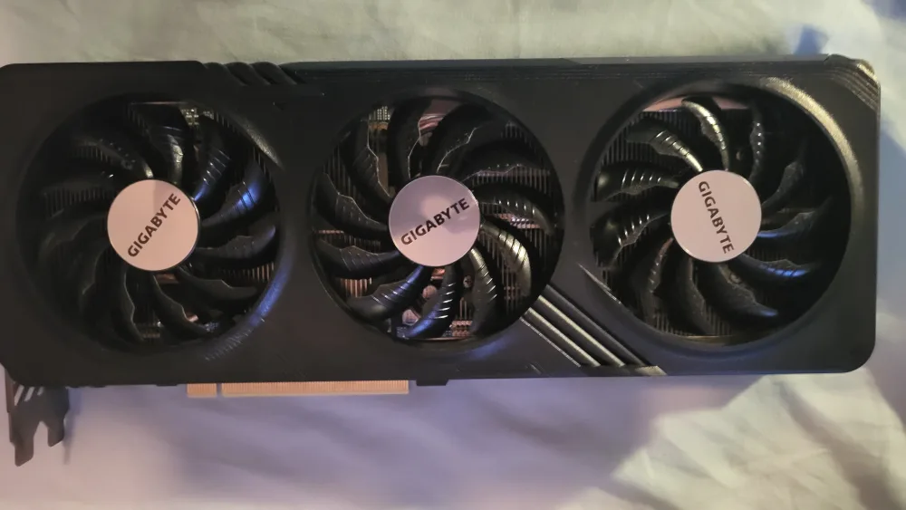 GIGABYTE AMD Radeon RX 7600 XT GAMING OC 16G - New thumbnail