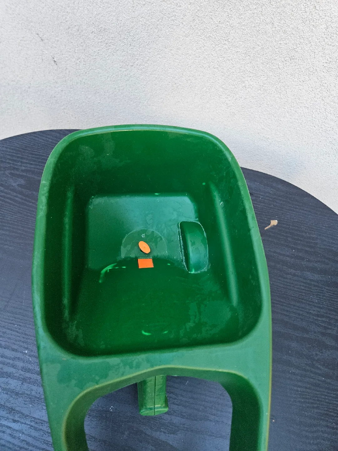 Scotts Handy Green II Hand-Held Spreader image indicator(3)