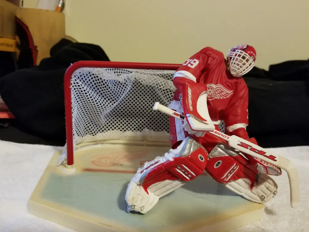 Dominik Hasek Detroit Red Wings Figurine thumbnail
