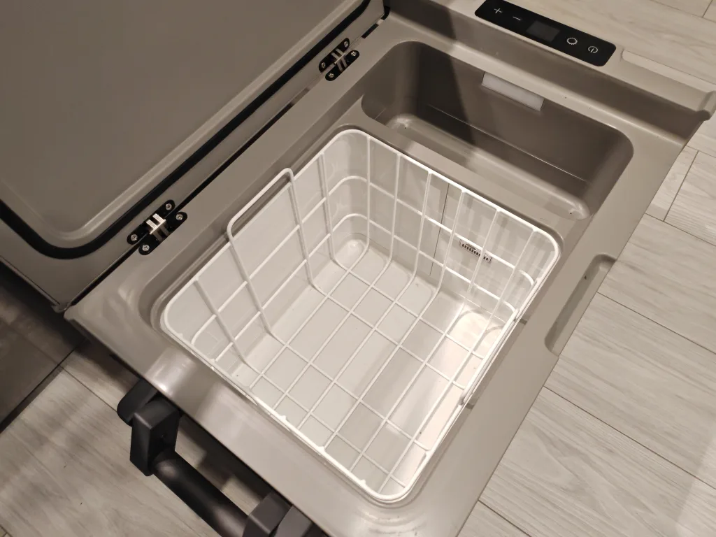 Portable Fridge/Freezer with 12V car plug and 110V adapter image indicator(5)