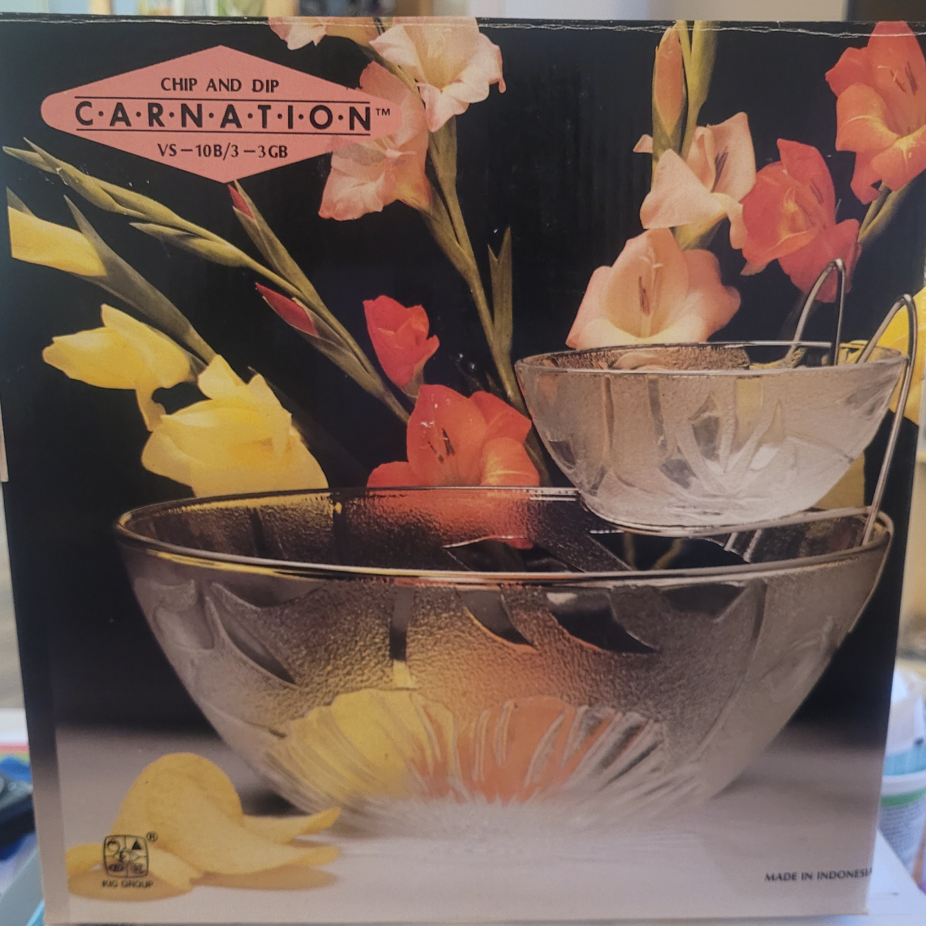 Carnation Chip and Dip Bowl Set, New in Box 🥕