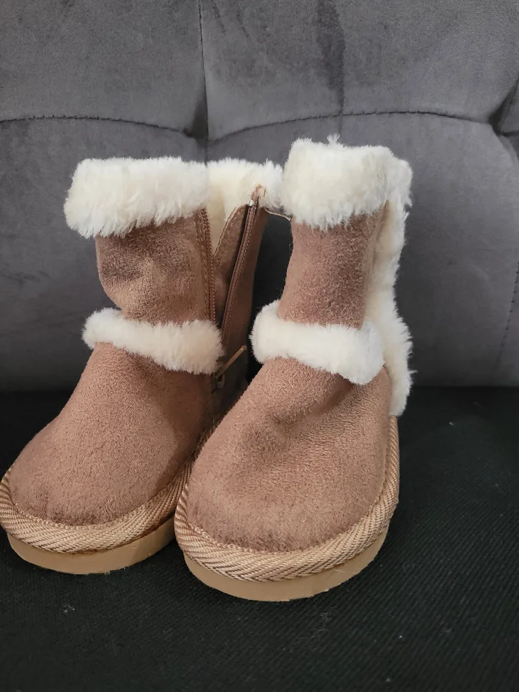 Toddler Girl's Pink Winter Boots - Size 3 thumbnail