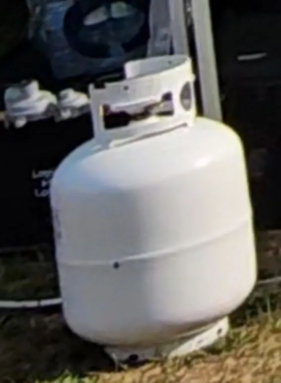 2x 20 lb propane tanks thumbnail