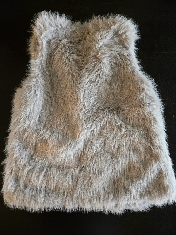 New Faux Fur Vest - Grey image indicator(2)