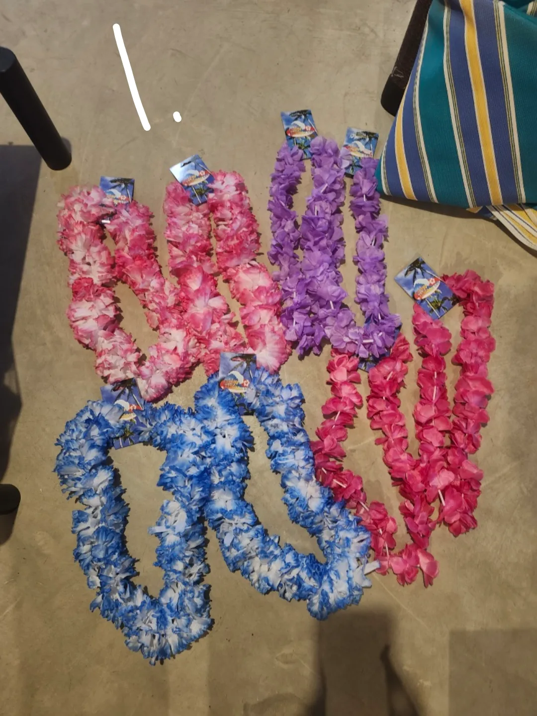 Assorted Colourful Hawaiian Leis thumbnail