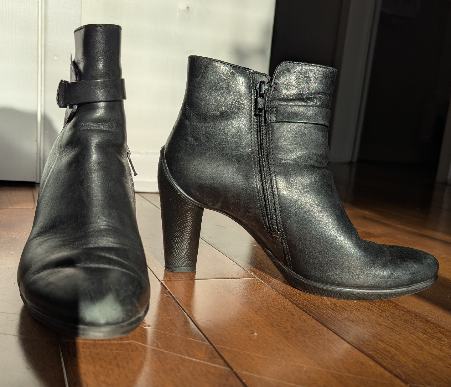 Ecco Black Leather Heeled Ankle Boots