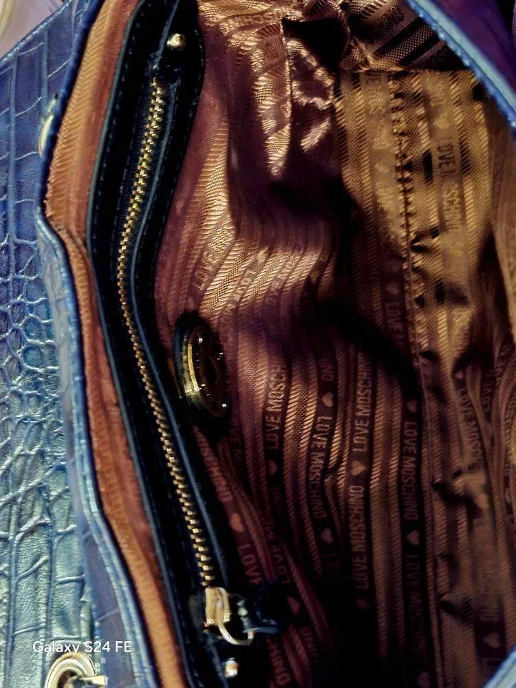 Beautiful  leather  bag , mint condition image indicator(4)