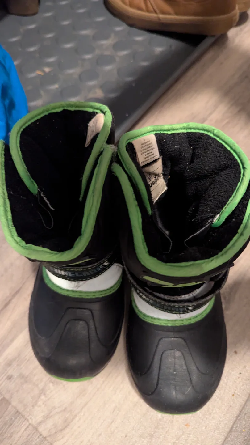 Minecraft Size 12 Kids Winter Boots thumbnail