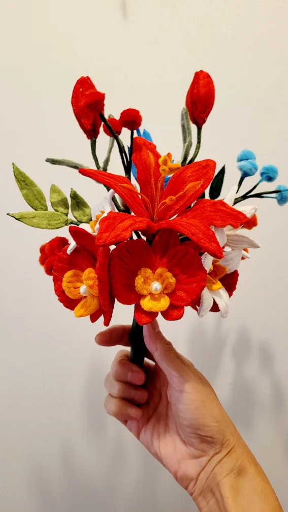 Handmade Felt Flower Bouquet thumbnail