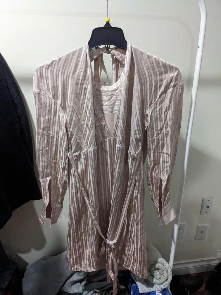 An entire wardrobe for cheap image indicator(4)