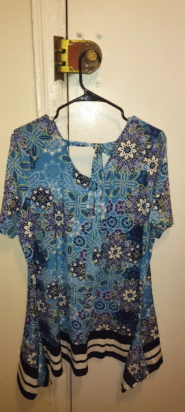 Avenue Blue Floral Print Top - Size 18 thumbnail
