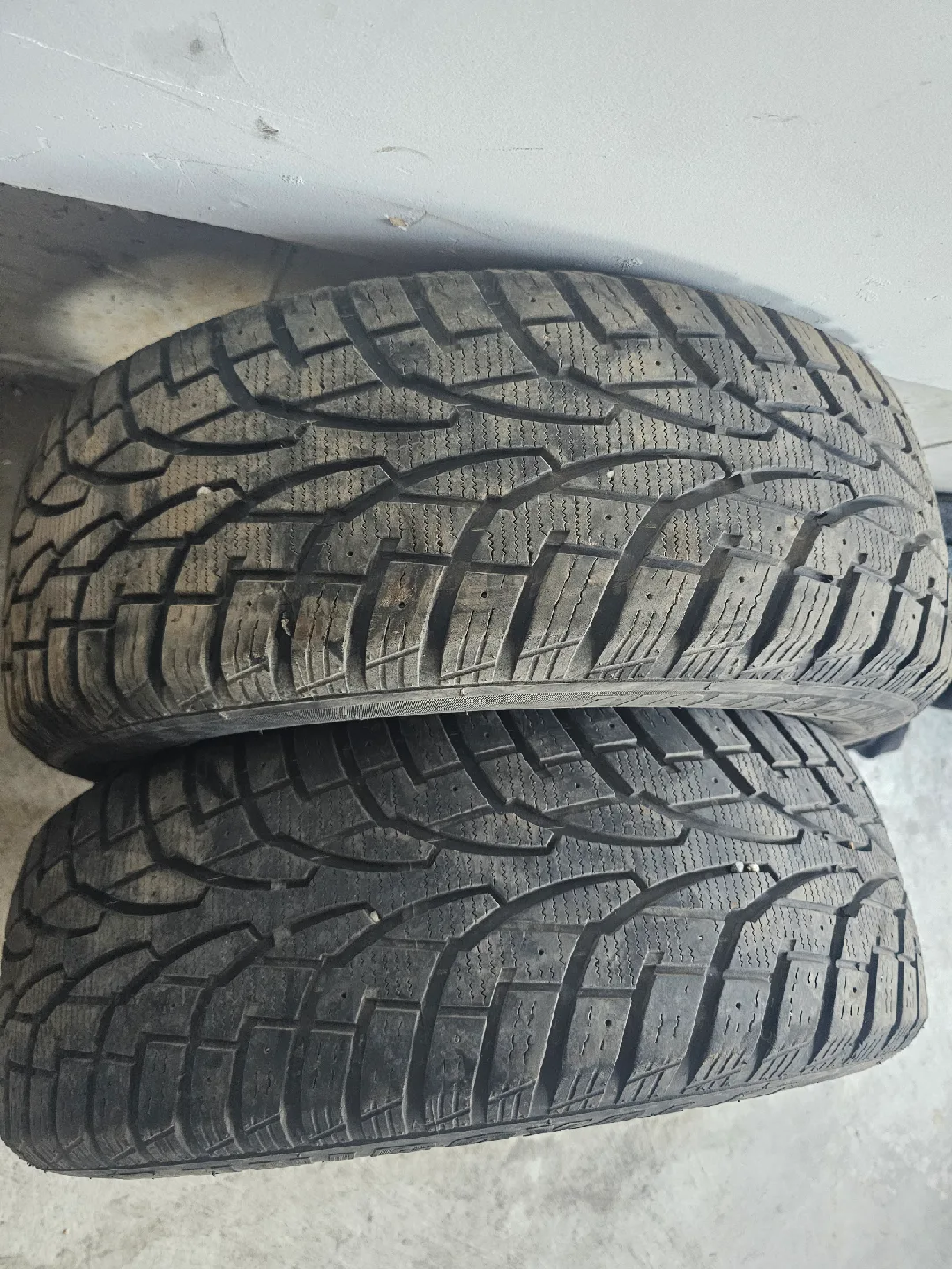 2X205/55/R16 uniroyal tigerpaw 2 winter tires image indicator(4)