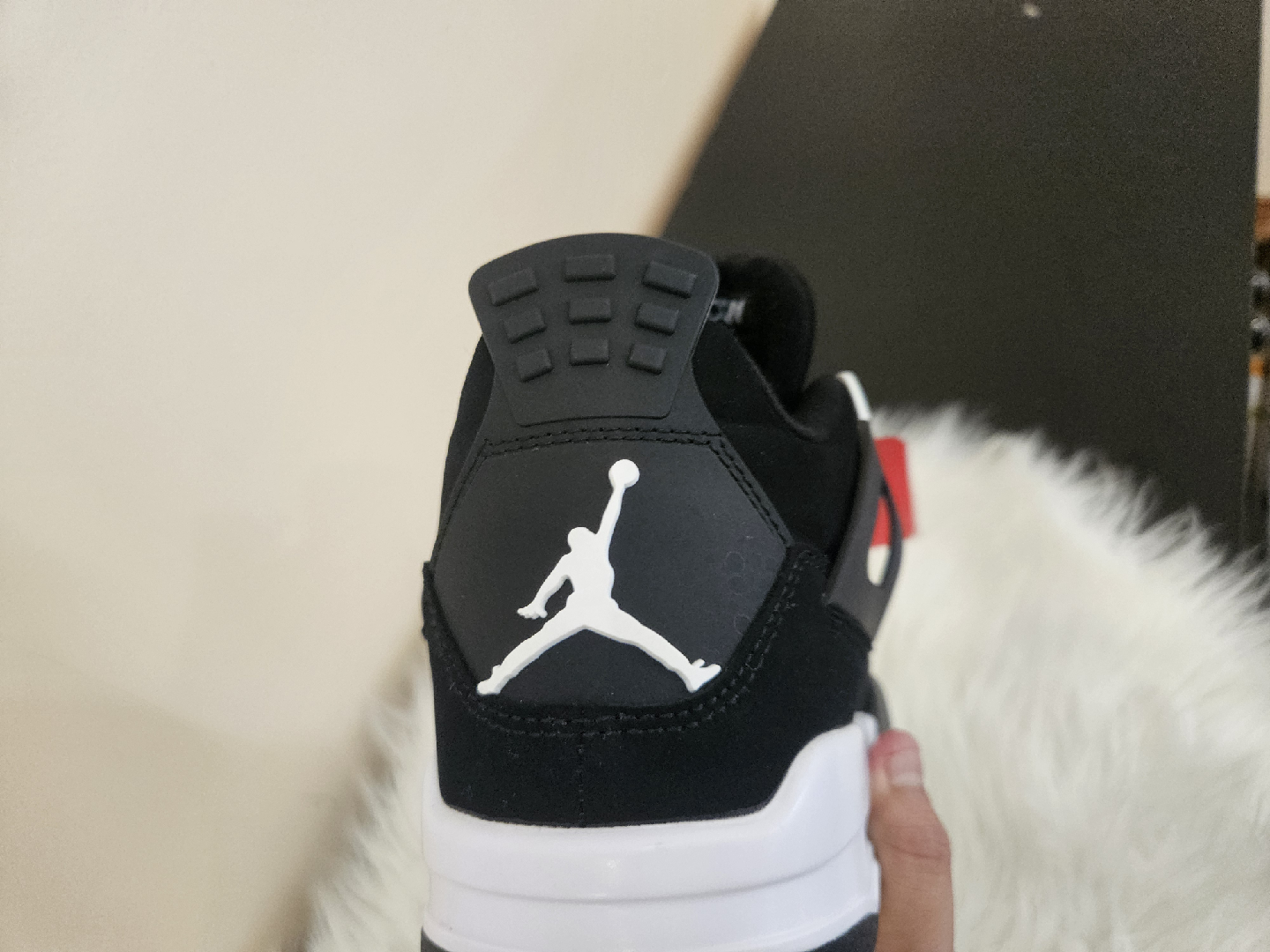 Jordan 4s White Thunders - photo 2
