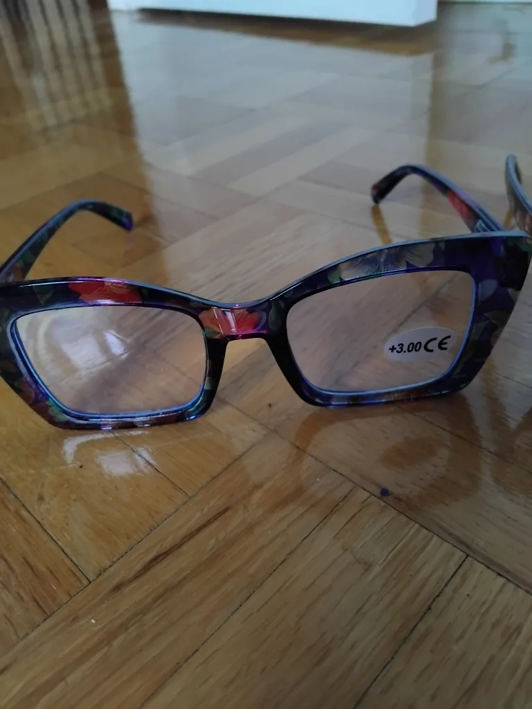 Reading Glasses +3.00 Strength image indicator(2)