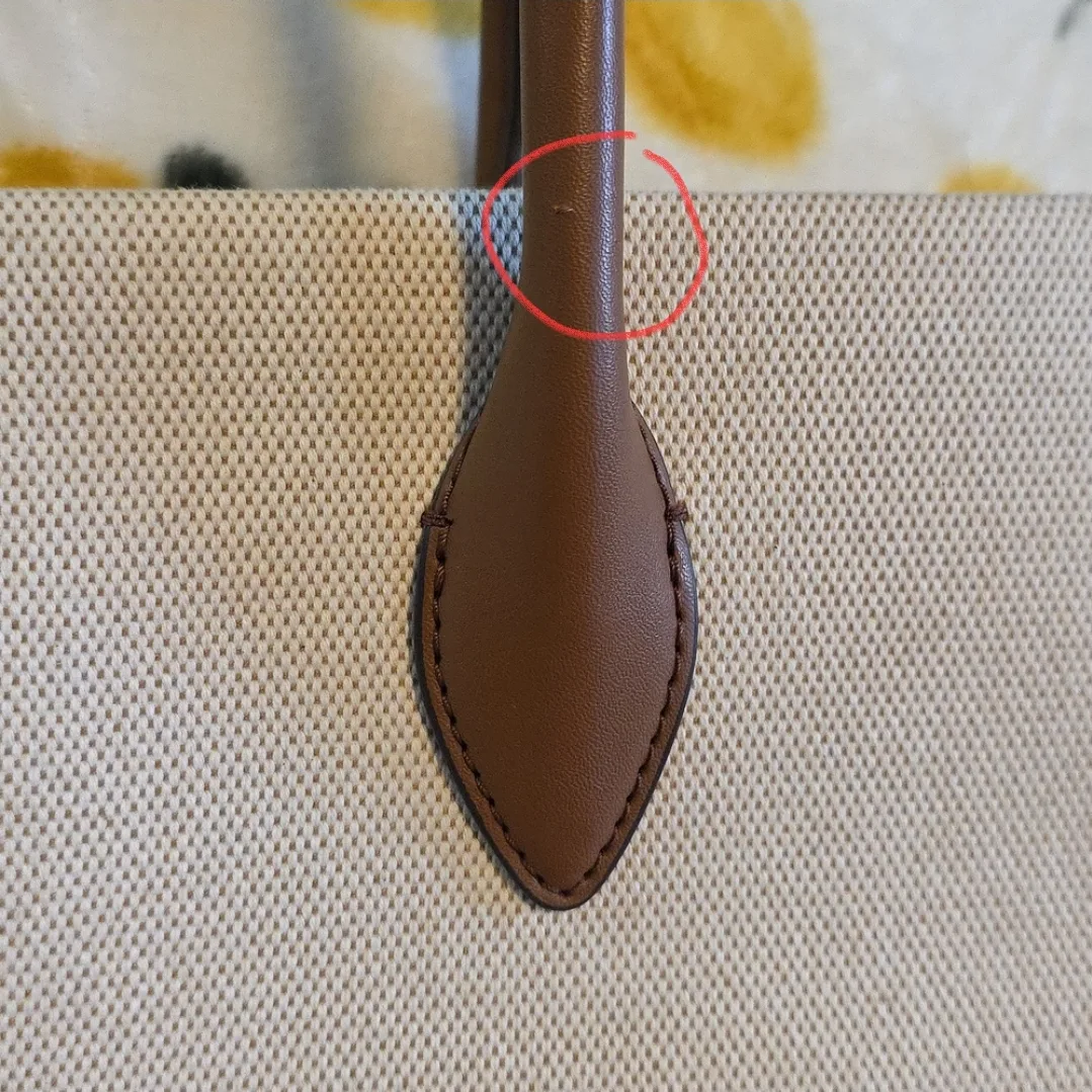 Michael Kors Large Tote Bag image indicator(7)