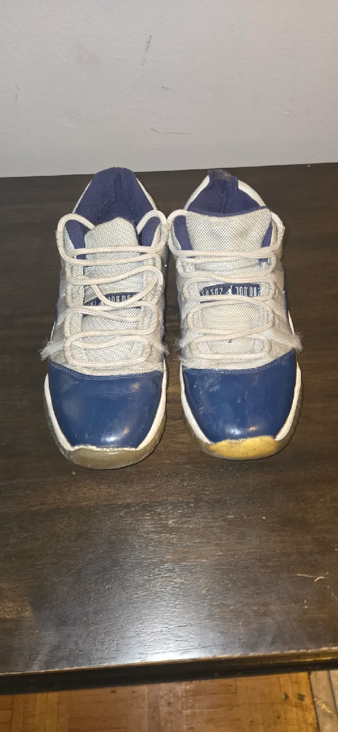 Jordan 11 Retro Low Navy kids size 4 image indicator(2)