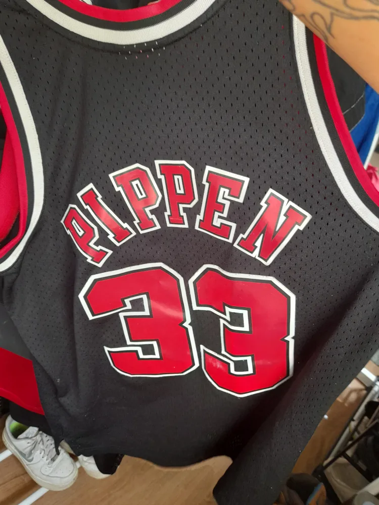 Scottie Pippen Chicago Bulls Jersey image indicator(2)