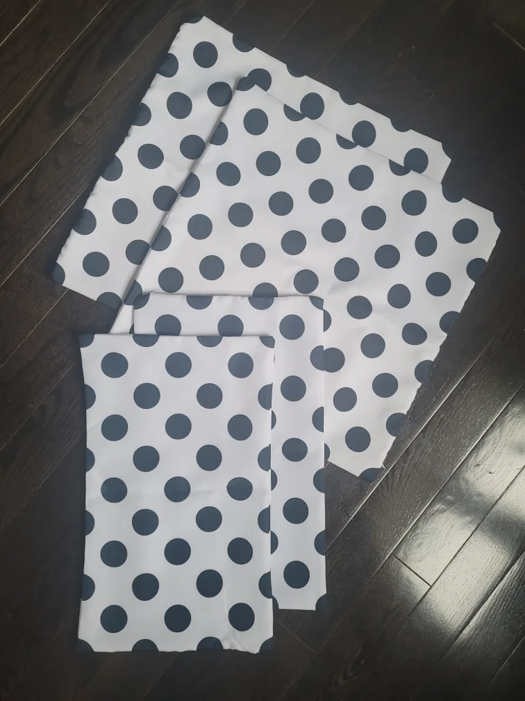 Polka Dot Throw Pillow covers thumbnail