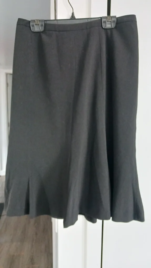 Le Chateau Black Skirt - Size 7/8 thumbnail