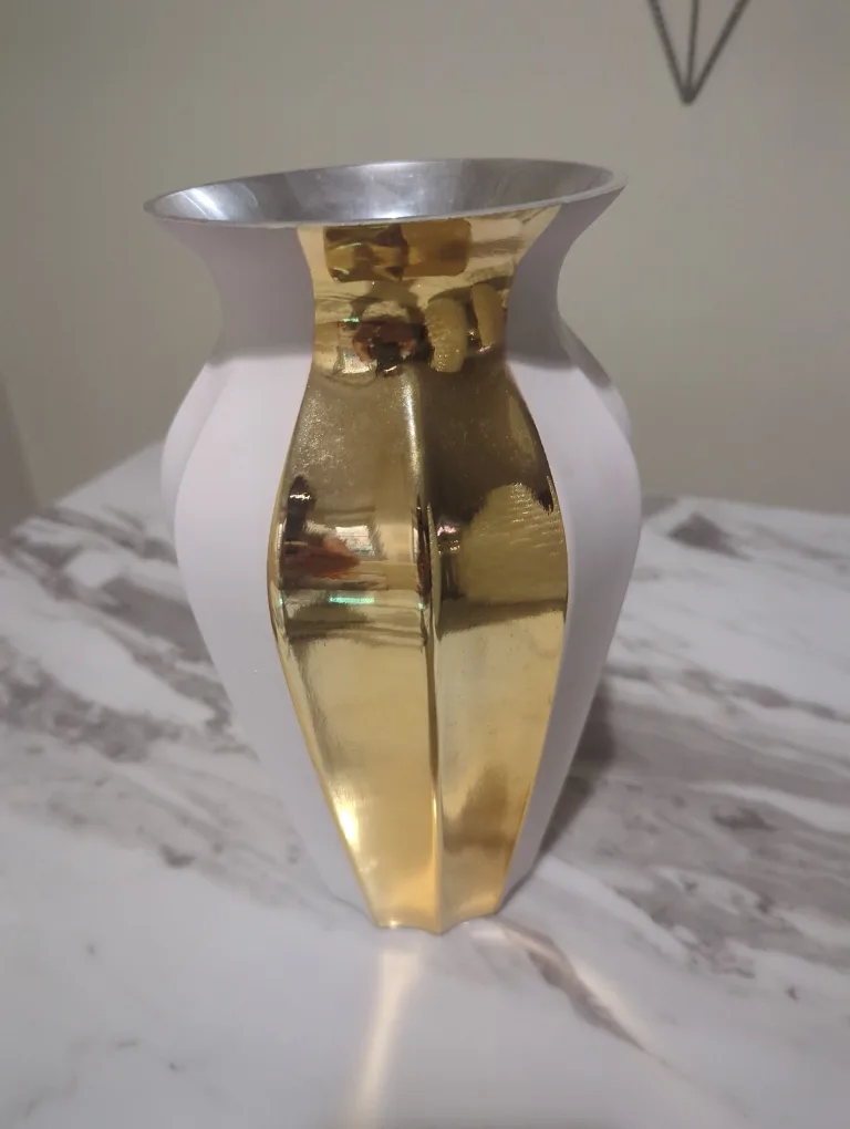 White and Gold Vase image indicator(3)