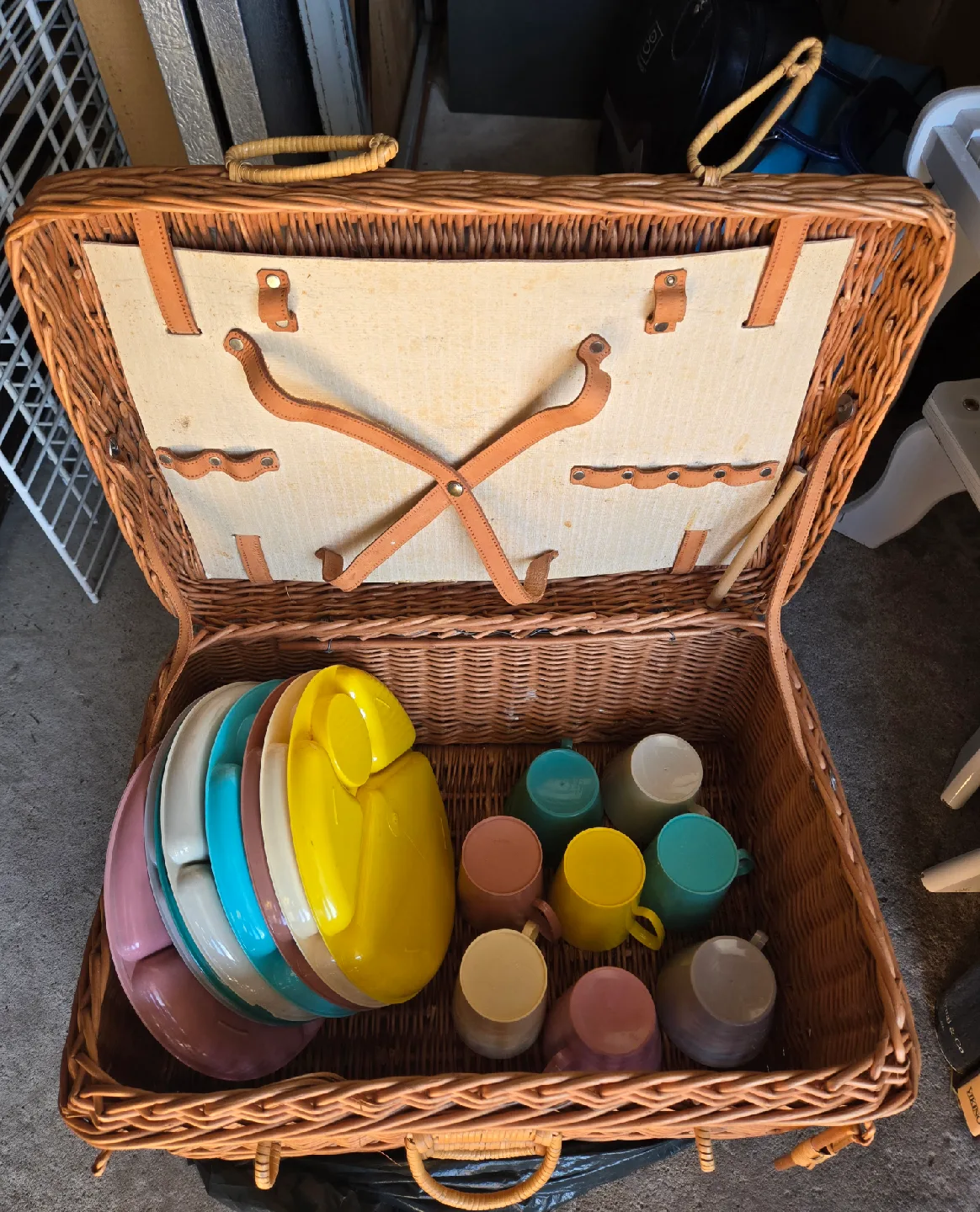 Wicker Picnic Basket with Dishes image indicator(3)