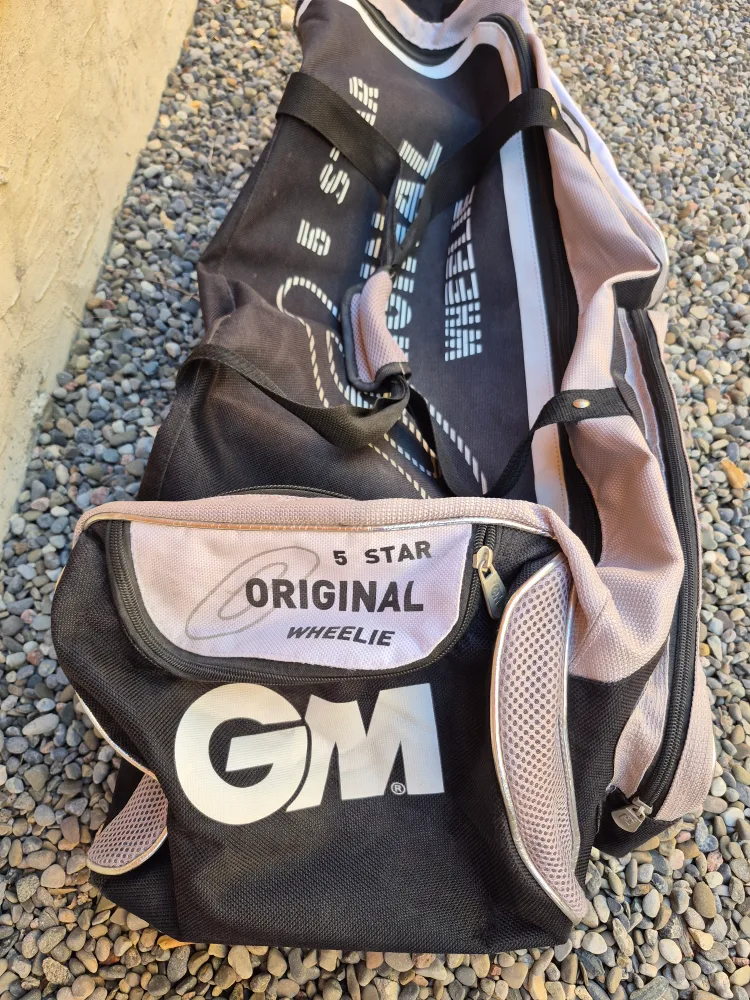 GM 5 Star Original Wheelie Cricket Bag thumbnail