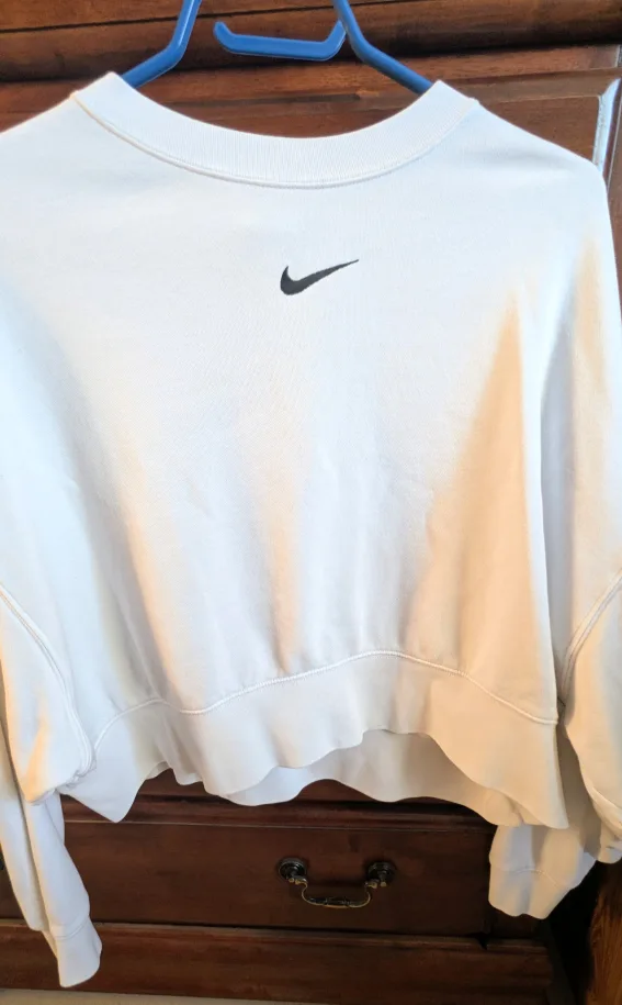 🥕 Nike White Cropped Sweatshirt - Size XS image indicator(2)